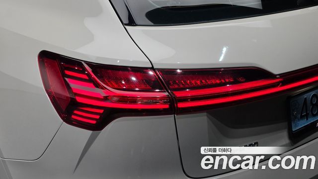 Audi e-tron 2020 — photo 9
