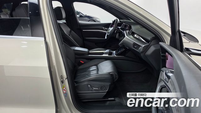 Audi e-tron 2020 — photo 16