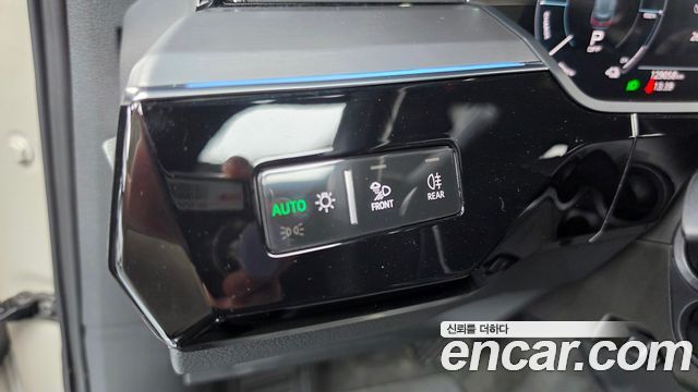 Audi e-tron 2020 — photo 28