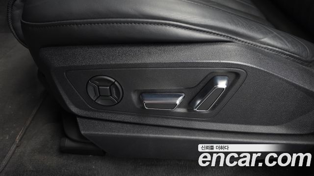 Audi e-tron 2020 — photo 31