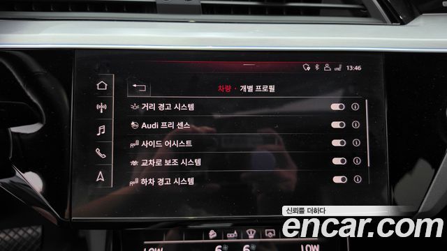 Audi e-tron 2020 — photo 37