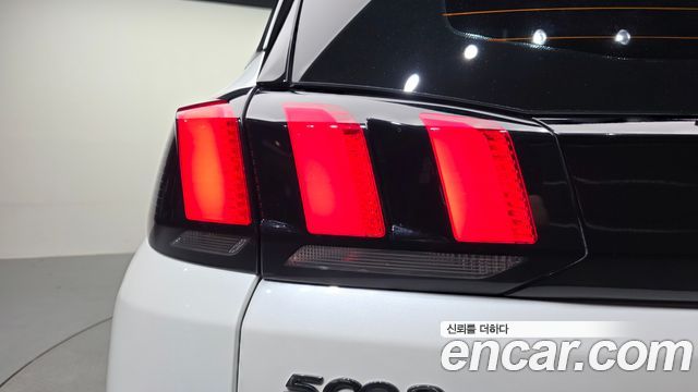 Peugeot 5008 2021 — photo 9