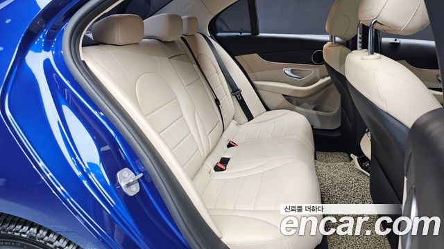 Mercedes-Benz C-Class 2019 — photo 12