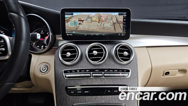 Mercedes-Benz C-Class 2019 — photo 14