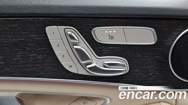 Mercedes-Benz C-Class 2019 — photo 18