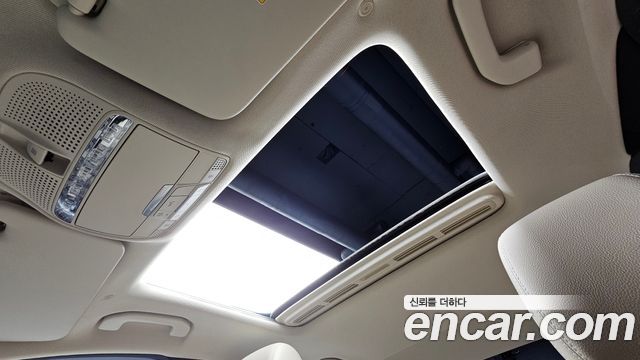 Mercedes-Benz C-Class 2019 — photo 19