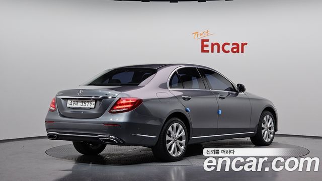Mercedes-Benz E-Class 2018 — photo 2