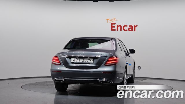 Mercedes-Benz E-Class 2018 — photo 4