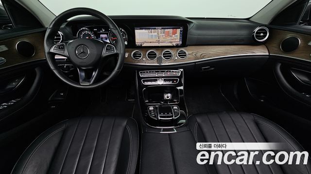 Mercedes-Benz E-Class 2018 — photo 10