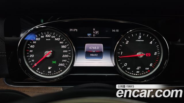 Mercedes-Benz E-Class 2018 — photo 11