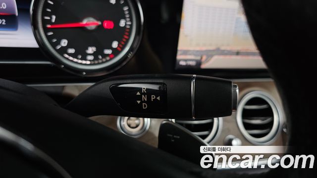 Mercedes-Benz E-Class 2018 — photo 12