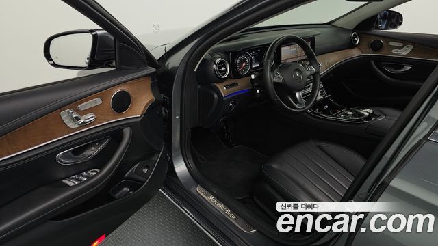Mercedes-Benz E-Class 2018 — photo 13