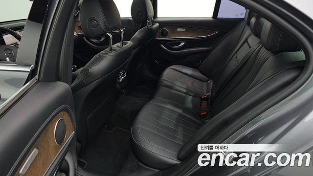 Mercedes-Benz E-Class 2018 — photo 17