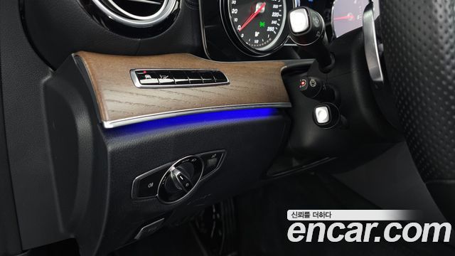 Mercedes-Benz E-Class 2018 — photo 25