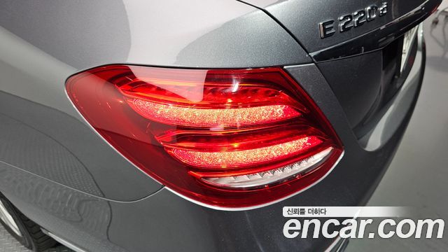 Mercedes-Benz E-Class 2018 — photo 9