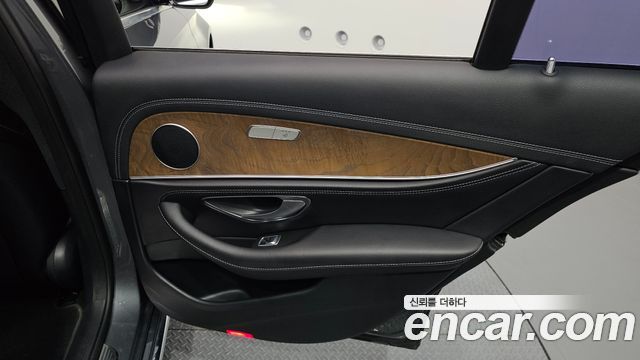 Mercedes-Benz E-Class 2018 — photo 15