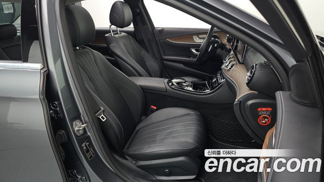 Mercedes-Benz E-Class 2018 — photo 16