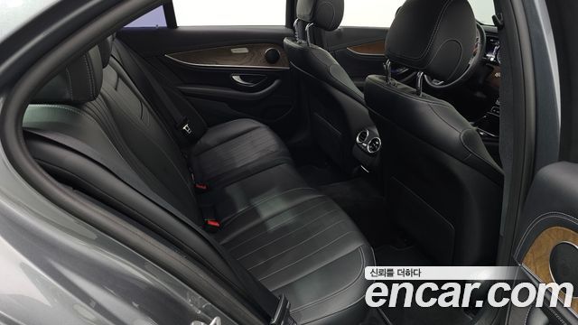 Mercedes-Benz E-Class 2018 — photo 28
