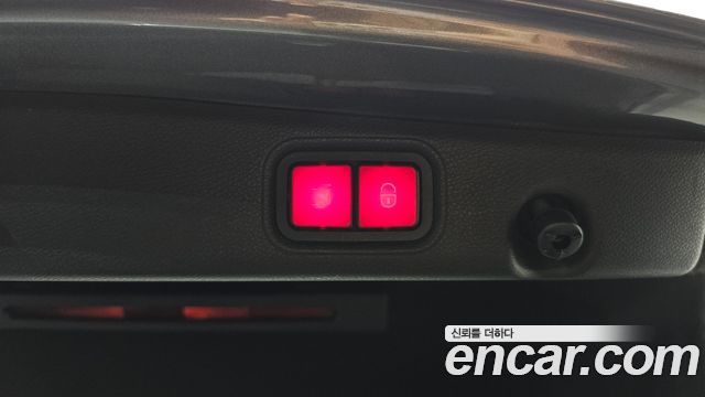 Mercedes-Benz E-Class 2018 — photo 29
