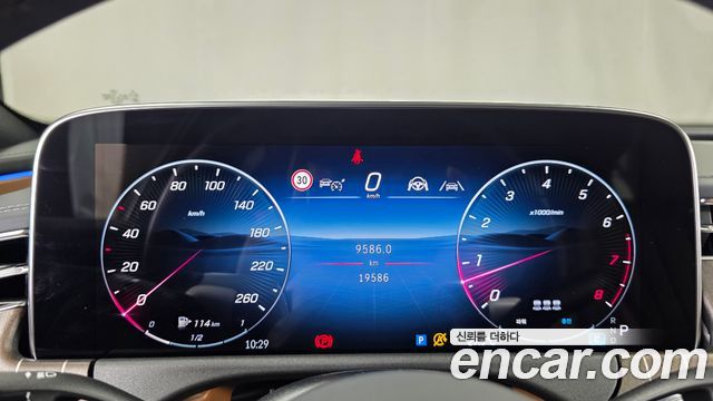 Mercedes-Benz E-Class 2024 — photo 11