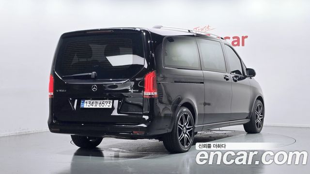 Mercedes-Benz V-Class 2021 — photo 2