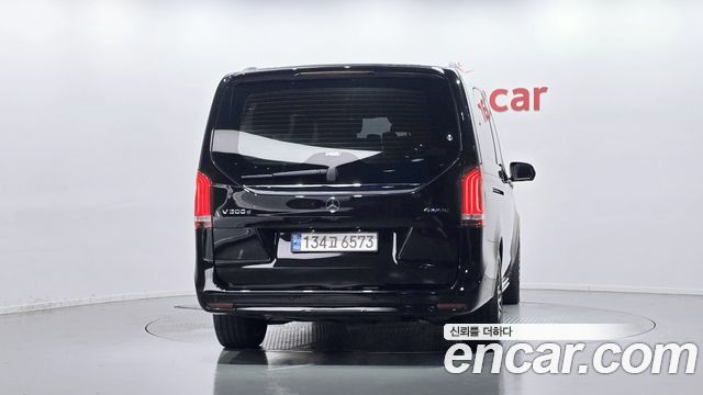 Mercedes-Benz V-Class 2021 — photo 4