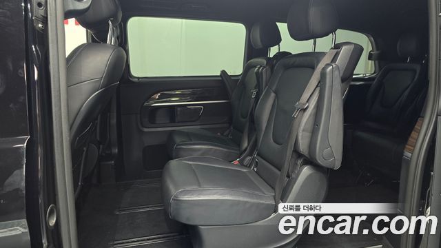 Mercedes-Benz V-Class 2021 — photo 18