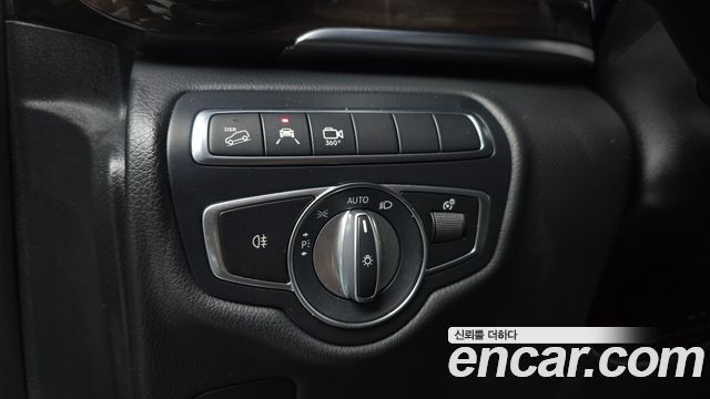 Mercedes-Benz V-Class 2021 — photo 20