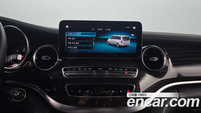 Mercedes-Benz V-Class 2021 — photo 21