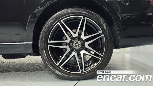 Mercedes-Benz V-Class 2021 — photo 7