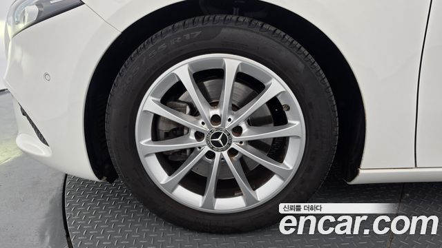 Mercedes-Benz A-Class 2020 — photo 5
