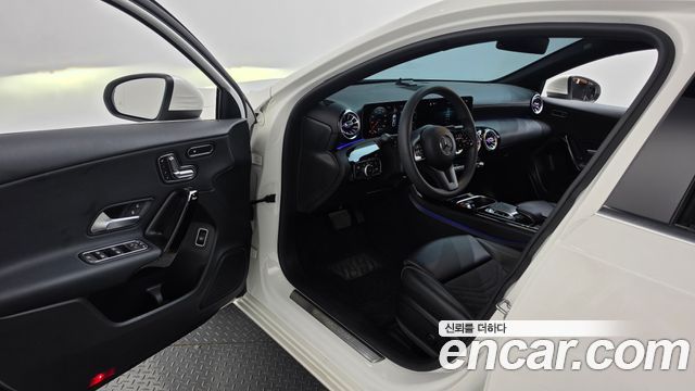 Mercedes-Benz A-Class 2020 — photo 13