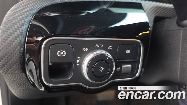 Mercedes-Benz A-Class 2020 — photo 23