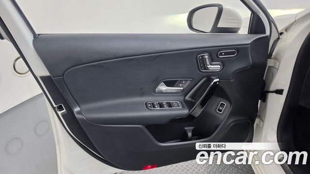 Mercedes-Benz A-Class 2020 — photo 14