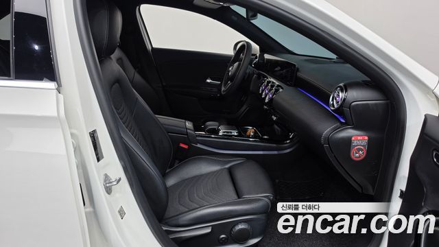 Mercedes-Benz A-Class 2020 — photo 16