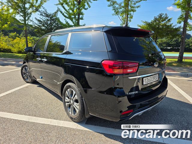 Kia Canival 2019 — photo 2