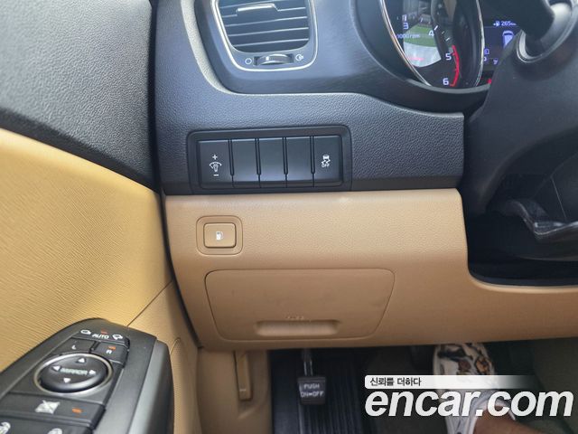 Kia Canival 2019 — photo 12