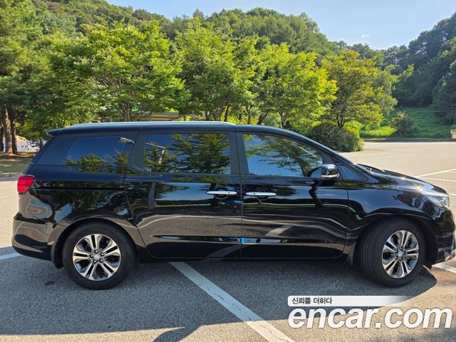Kia Canival 2019 — photo 18