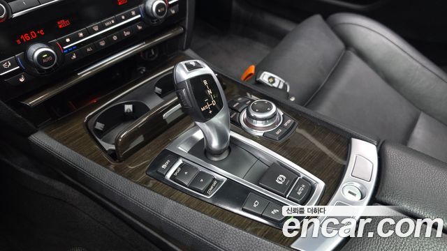 BMW 7-Series 2012 — photo 9