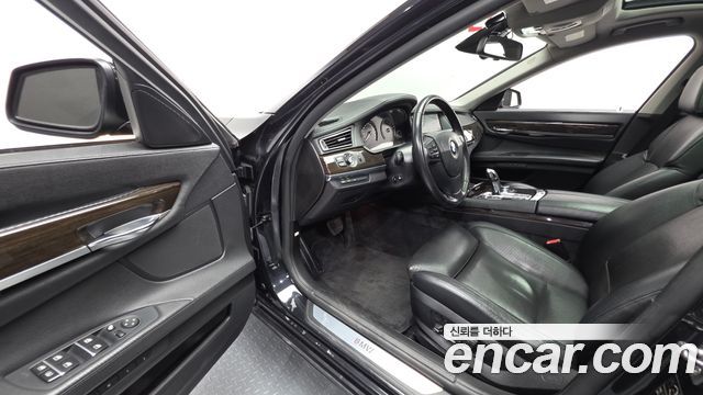 BMW 7-Series 2012 — photo 10