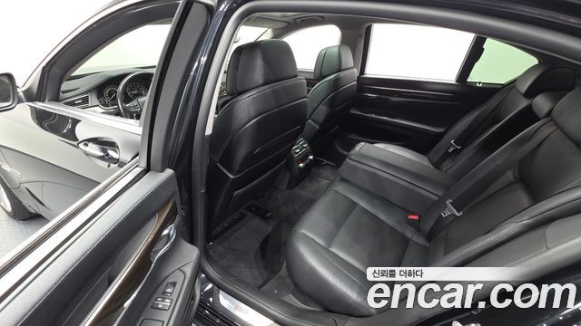 BMW 7-Series 2012 — photo 11