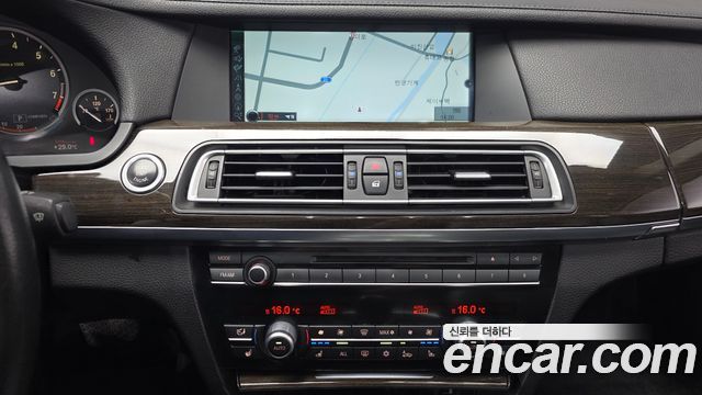 BMW 7-Series 2012 — photo 14