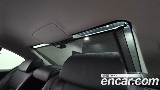 BMW 7-Series 2012 — photo 18