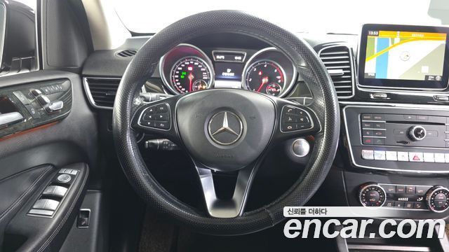Mercedes-Benz GLE-Class 2016 — photo 13