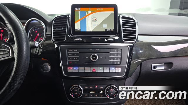 Mercedes-Benz GLE-Class 2016 — photo 14