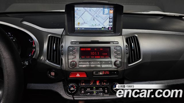Kia Sportage 2011 — photo 16