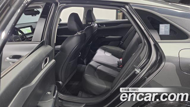 Kia K5 2023 — photo 17