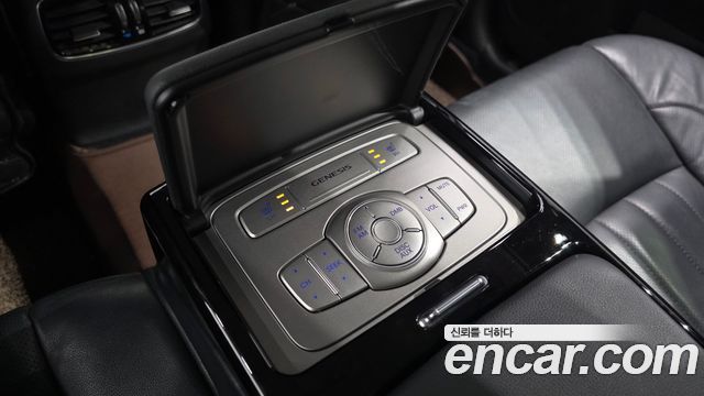 Hyundai Genesis 2012 — photo 25