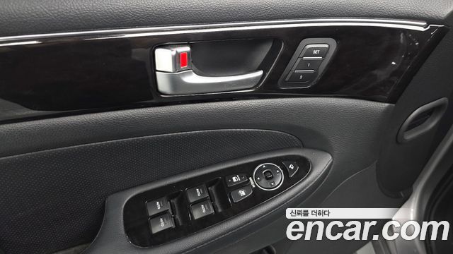 Hyundai Genesis 2012 — photo 27