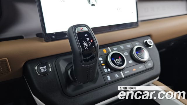 Land Rover Defender 2025 — photo 12